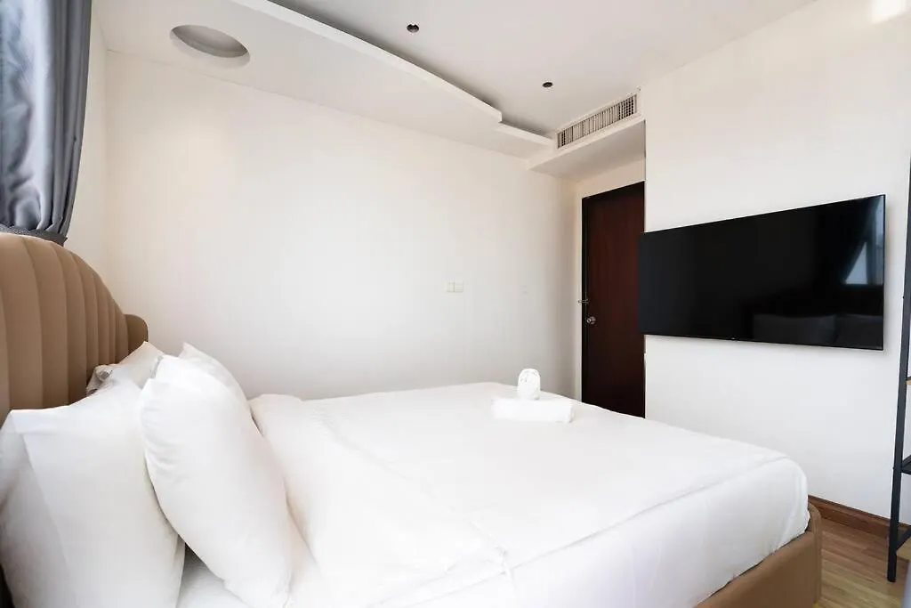 The Rixx Japantown Lancaster Bathtub Netflix Bar Apartment Ho Chi Minh City Vietnam