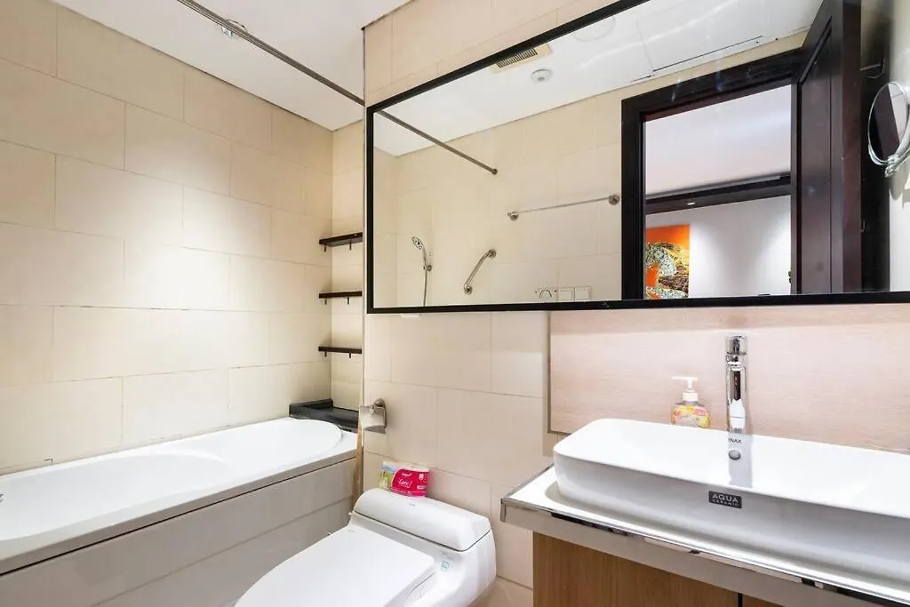 The Rixx Japantown Lancaster Bathtub Netflix Bar Apartment Ho Chi Minh City 0*,